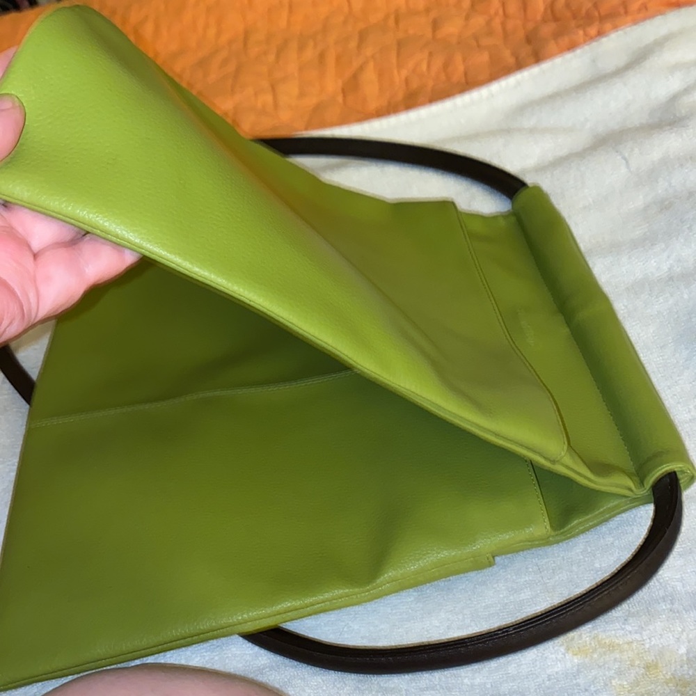 Sleek Olive Green Women's Crossbody Bag - Picture 6 of 13